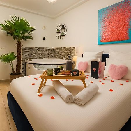 L'Escale Balneo'Romantique - Loveroom - Jacuzzi & Petit Dejeuner Villiers-sur-Marne Exterior photo