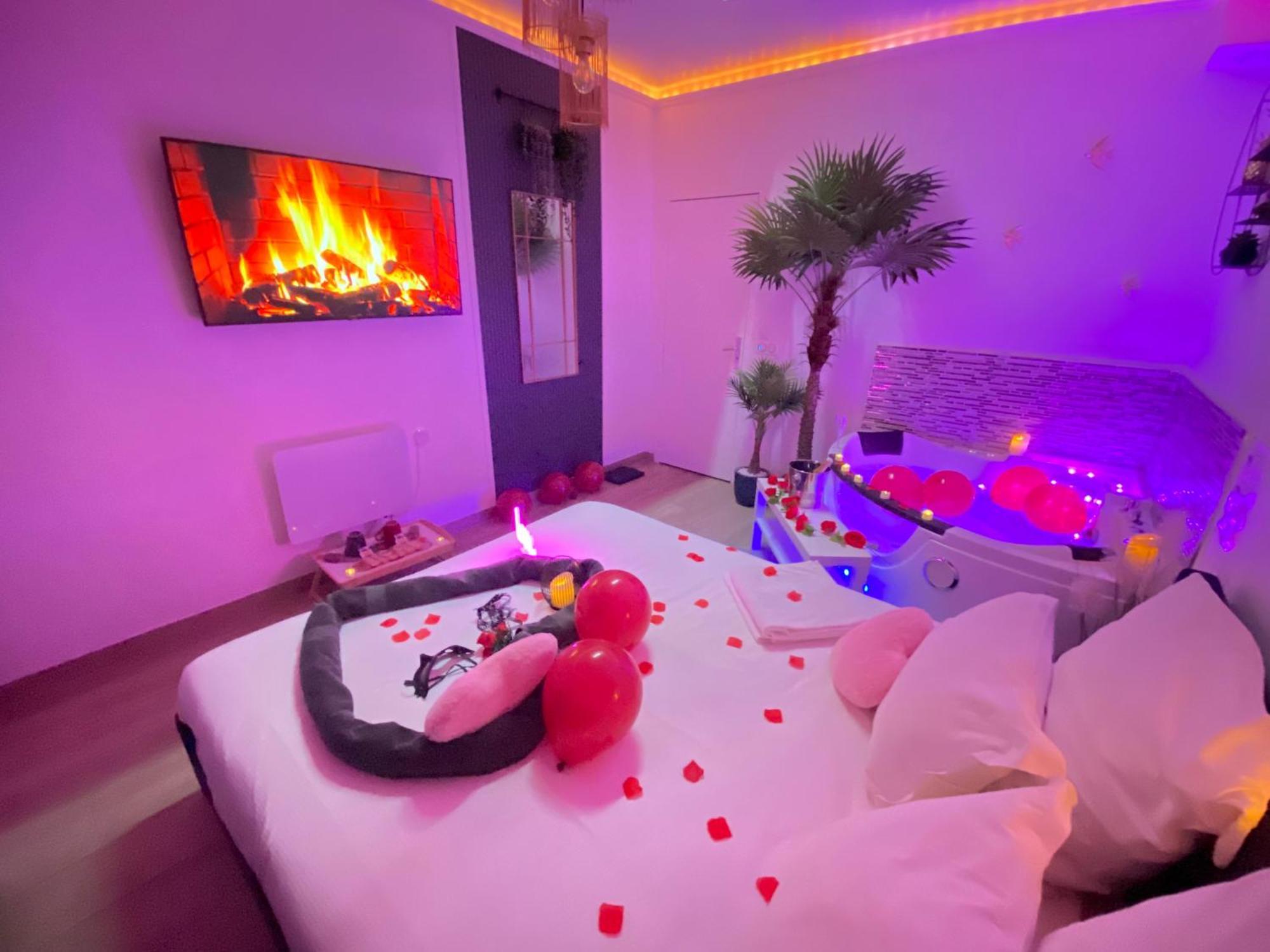L'Escale Balneo'Romantique - Loveroom - Jacuzzi & Petit Dejeuner Villiers-sur-Marne Exterior photo